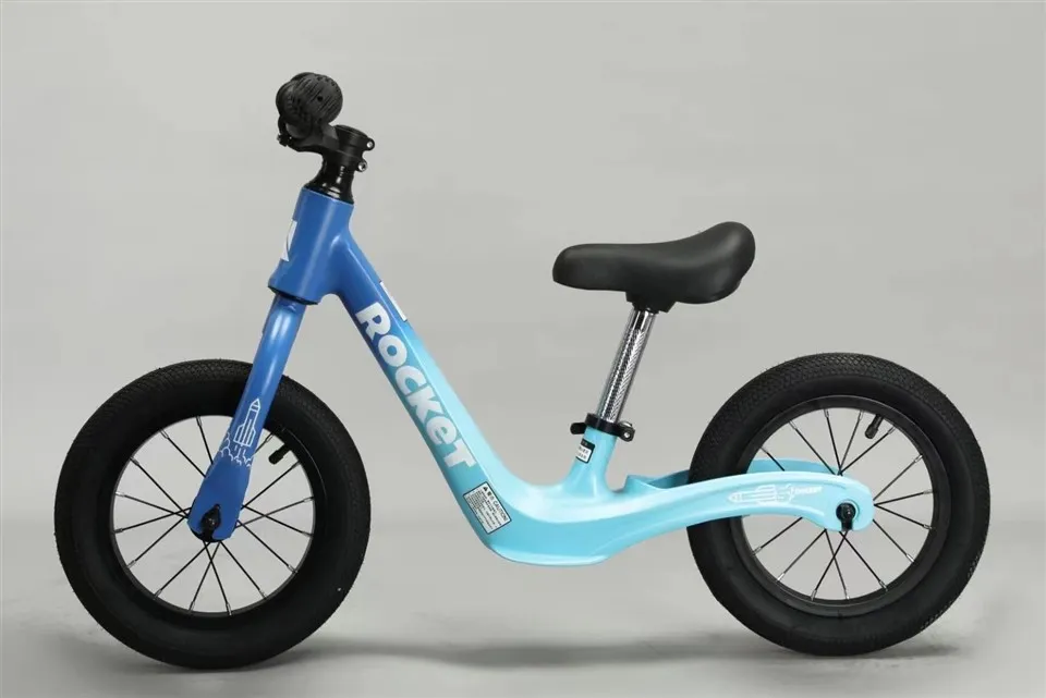 Bicicleta d'equilibri negre